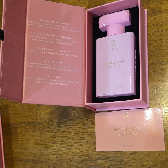 Pink Extrait de Parfum - Picture 2 of 9